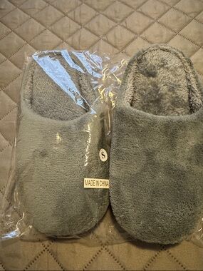 Plush Cozy Fuzzy Slippers - Gray